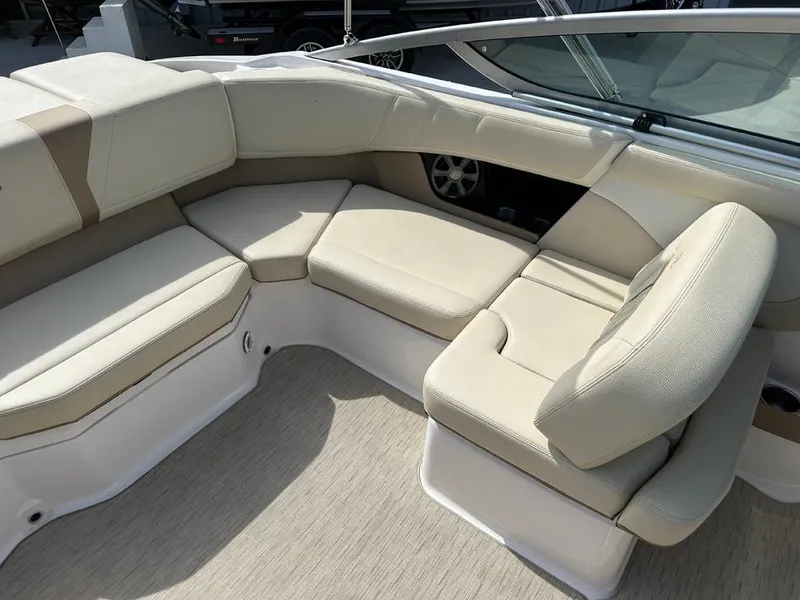 Slide: The Image of Regal 2000 ES 2018 - 17