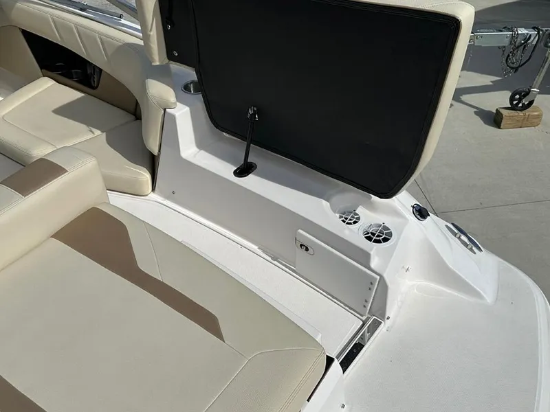 Slide: The Image of Regal 2000 ES 2018 - 20