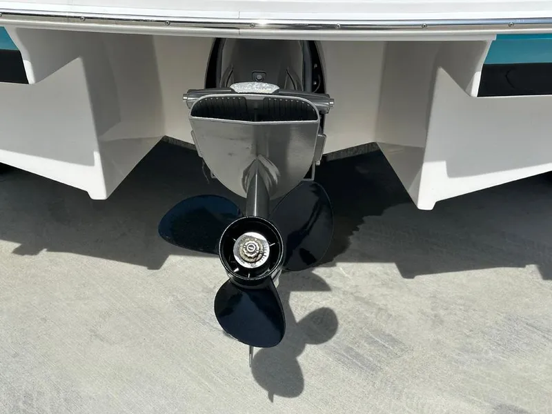 Slide: The Image of Regal 2000 ES 2018 - 24