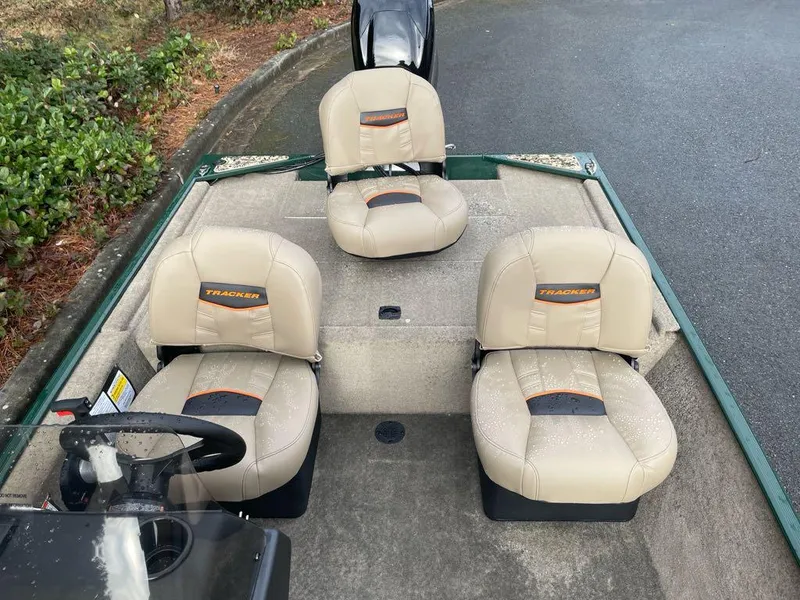 Slide: The Image of Tracker Bass Tracker Classic Limited 2025 - 43