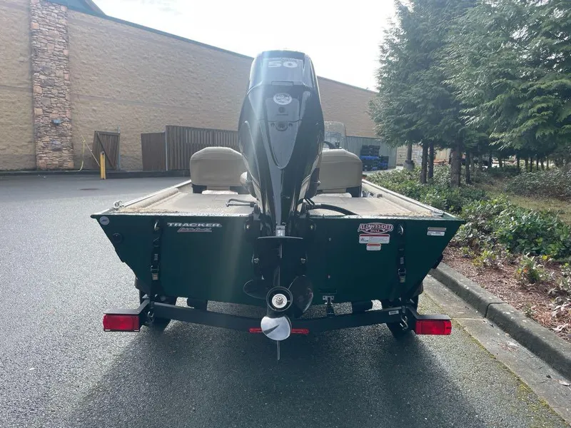 Slide: The Image of Tracker Bass Tracker Classic Limited 2025 - 44