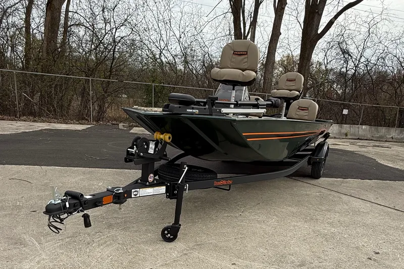 Slide: The Image of Tracker Bass Tracker Classic Limited 2025 - 50