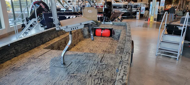 Slide: The Image of 2025 Tracker Grizzly 1650 T Prairie Wings Edition boat in showroom, featuring camouflage design. - 10