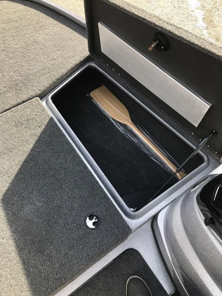 Slide: The Image of 2025 Nitro Z17 boat storage compartment with paddle inside. - 18