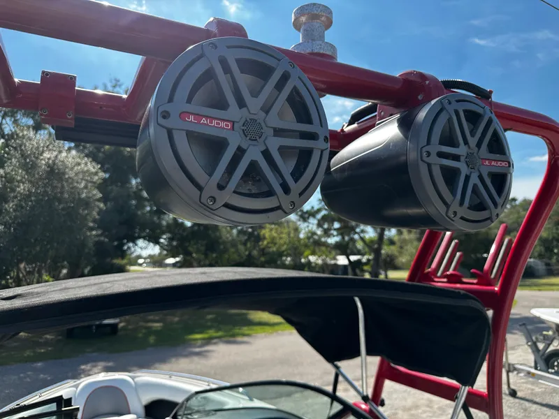 Slide: The Image of 2002 Malibu Wakesetter XTi with JL Audio speakers on a red wakeboard tower. - 17