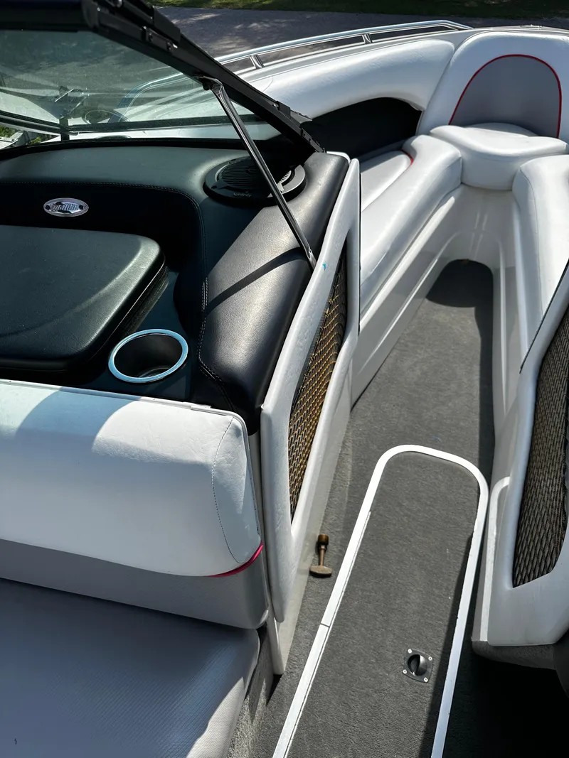 Slide: The Image of 2002 Malibu Wakesetter XTi boat interior with white and black seating. - 19