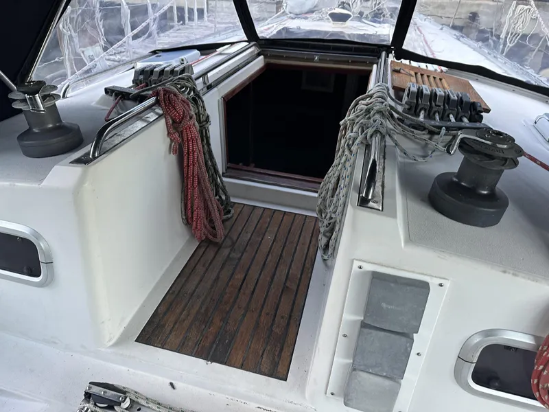Slide: The Image of 1989 Canadian Sailcraft CS40 sailboat cockpit with ropes and winches, featuring teak flooring. - 40
