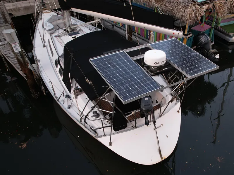 Slide: The Image of Canadian Sailcraft CS40 1989 - 70