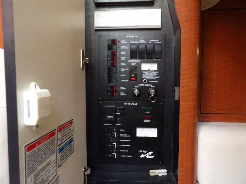 Slide: The Image of Sea Ray Sundancer 320 2004 - 55