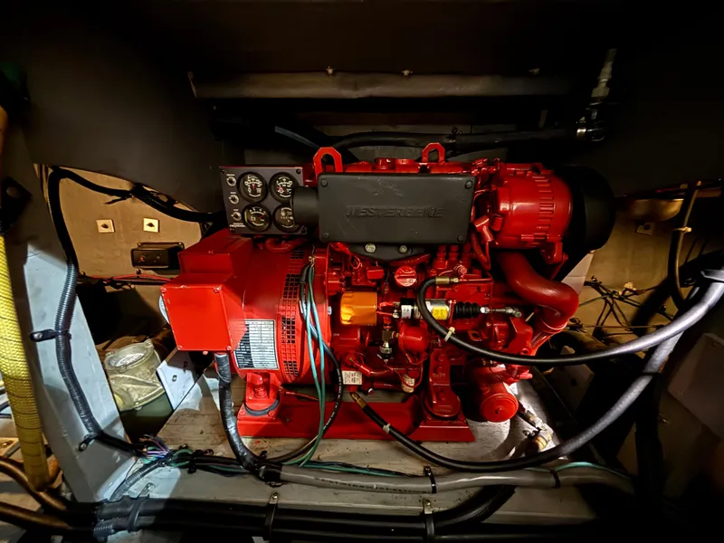 Slide: The Image of 1999 Sea Ray 450 Sundancer yacht in indoor storage facility. - 5