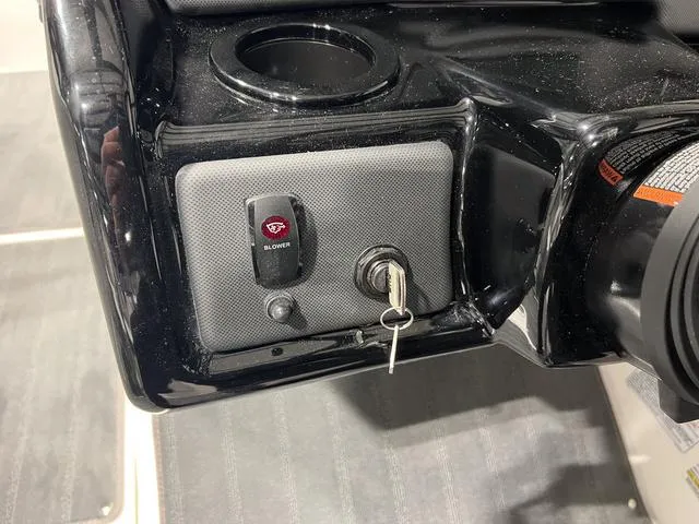 Slide: The Image of Yamaha SX190 2025 - 18