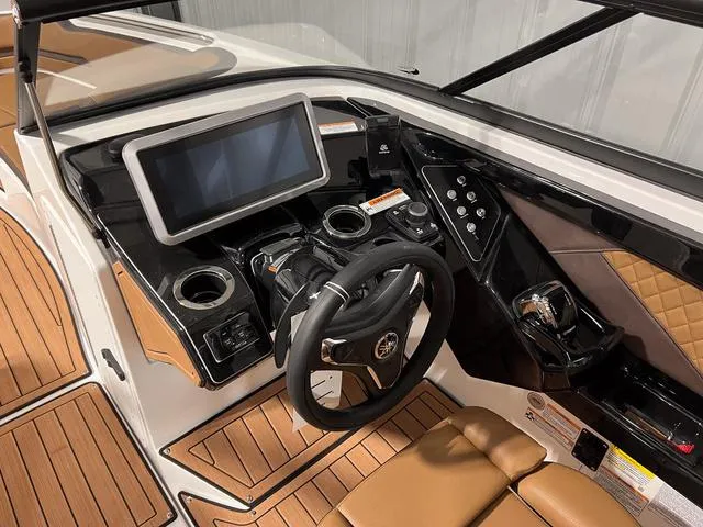 Slide: The Image of Yamaha 252SD 2025 - 19