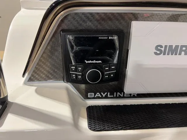 Slide: The Image of Bayliner D20I 2025 - 13