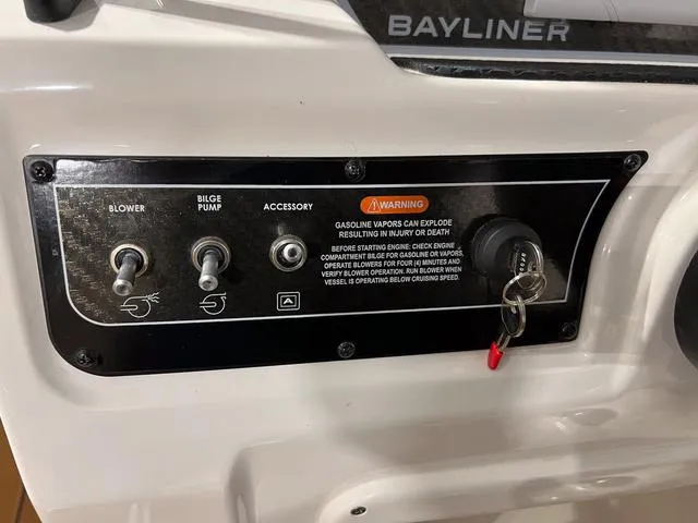 Slide: The Image of Bayliner D20I 2025 - 14