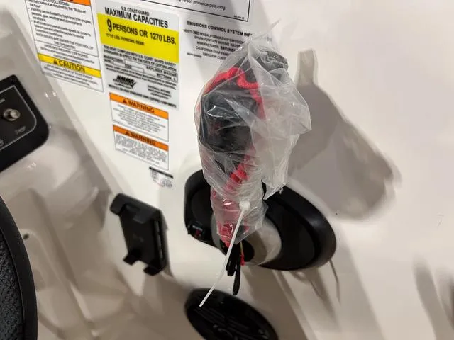 Slide: The Image of Bayliner D20I 2025 - 16