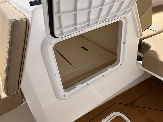 Slide: The Image of Bayliner D20I 2025 - 19