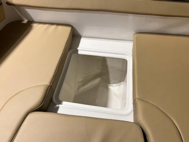 Slide: The Image of Bayliner D20I 2025 - 22