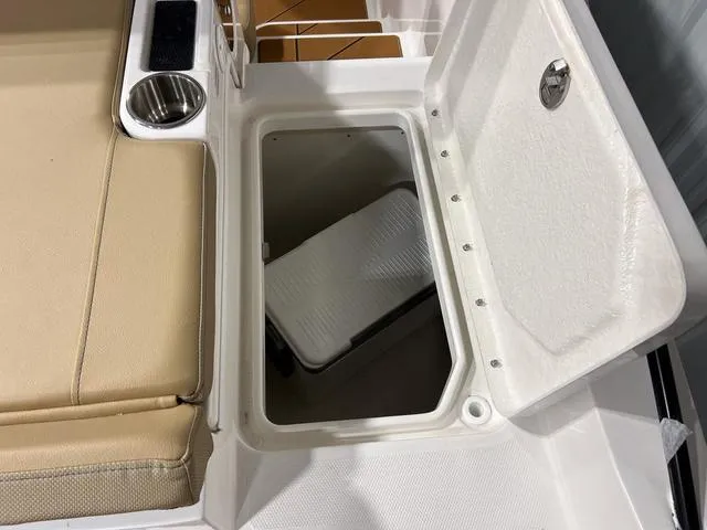 Slide: The Image of Bayliner D20I 2025 - 6