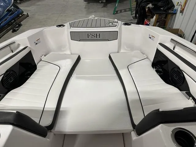 Slide: The Image of Yamaha 255 FSH Sport H 2025 - 11