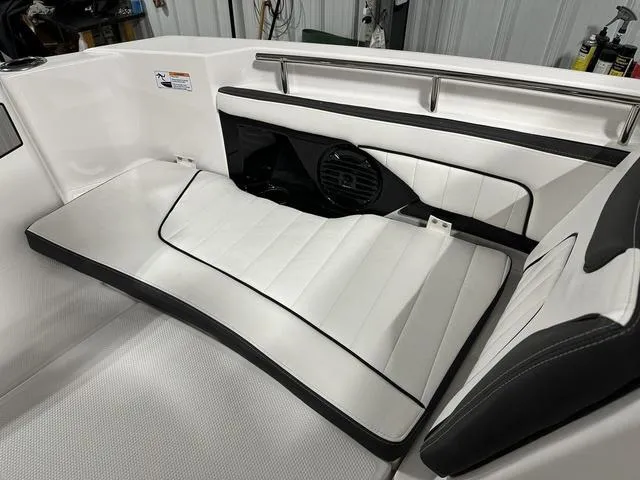 Slide: The Image of Yamaha 255 FSH Sport H 2025 - 15