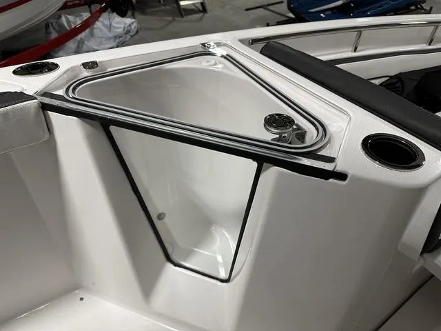 Slide: The Image of Yamaha 255 FSH Sport H 2025 - 8