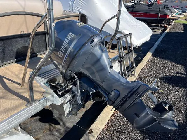 Slide: The Image of Yamaha outboard motor on 2012 Premier Solaris 250 RF pontoon boat. - 29