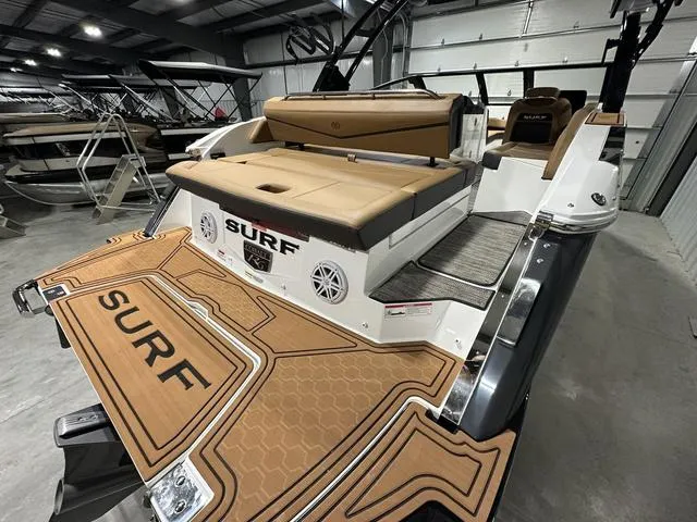 Slide: The Image of Cobalt R6 Surf 2025 - 11