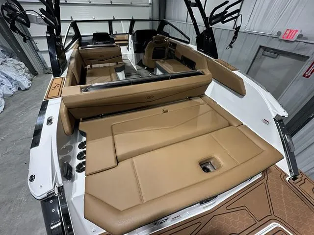 Slide: The Image of Cobalt R6 Surf 2025 - 12