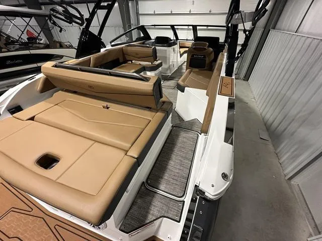 Slide: The Image of Cobalt R6 Surf 2025 - 14