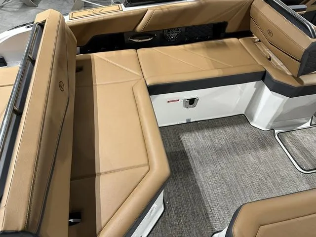 Slide: The Image of Cobalt R6 Surf 2025 - 16