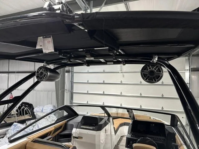 Slide: The Image of Cobalt R6 Surf 2025 - 18