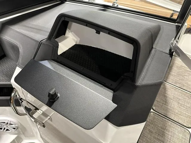 Slide: The Image of Cobalt R6 Surf 2025 - 33