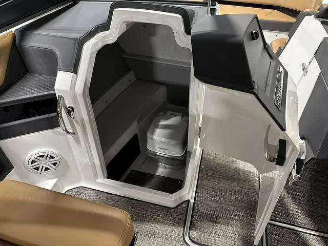 Slide: The Image of Cobalt R6 Surf 2025 - 34