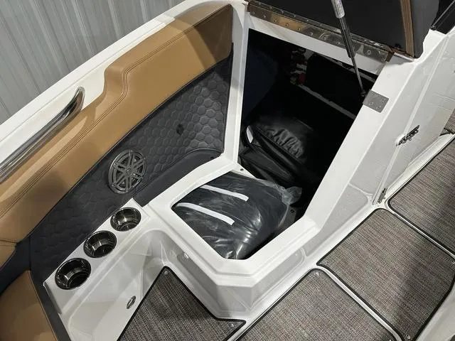 Slide: The Image of Cobalt R6 Surf 2025 - 42