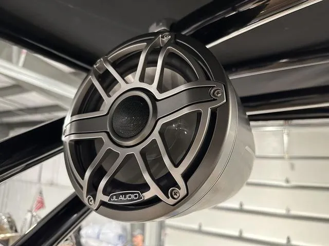 Slide: The Image of Cobalt R6 Surf 2025 - 48