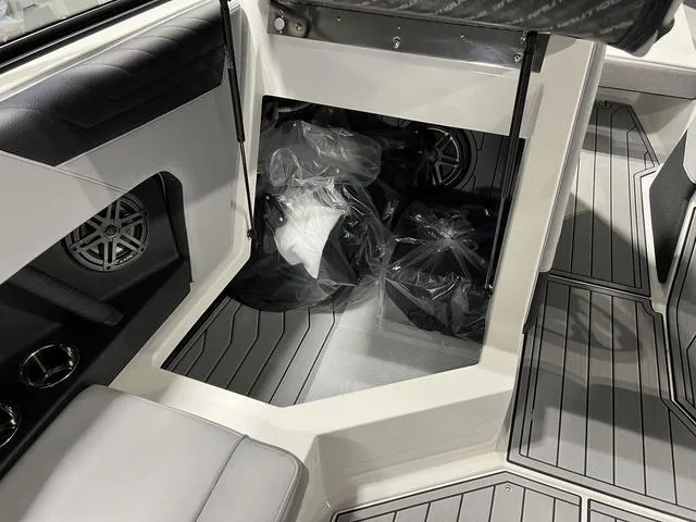 Slide: The Image of Nautique Super Air Nautique S23 2025 - 17