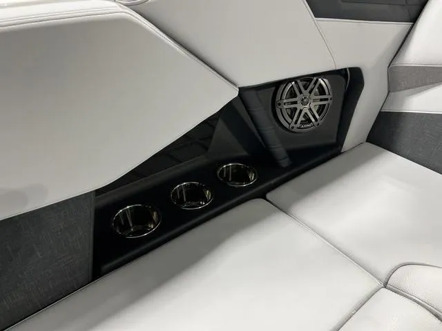 Slide: The Image of Nautique Super Air Nautique S23 2025 - 18