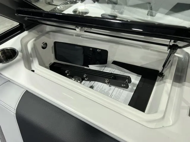 Slide: The Image of Nautique Super Air Nautique S23 2025 - 20