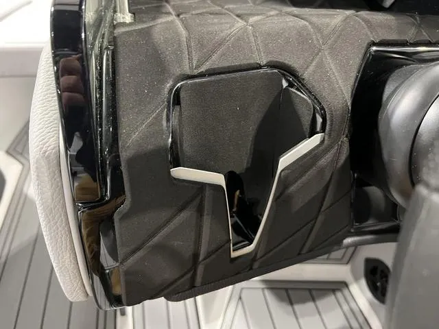 Slide: The Image of Nautique Super Air Nautique S23 2025 - 22