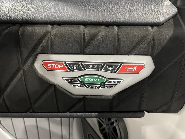 Slide: The Image of Nautique Super Air Nautique S23 2025 - 23