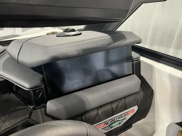 Slide: The Image of Nautique Super Air Nautique S23 2025 - 24