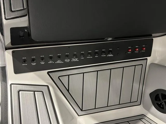 Slide: The Image of Nautique Super Air Nautique S23 2025 - 26