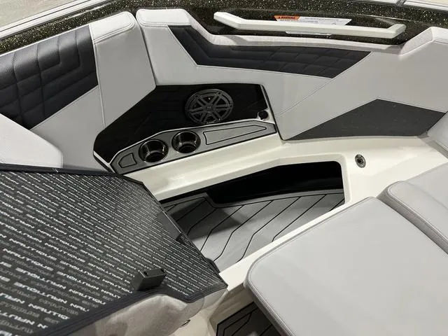 Slide: The Image of Nautique Super Air Nautique S23 2025 - 28