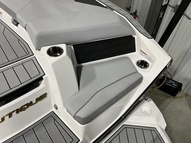 Slide: The Image of Nautique Super Air Nautique S23 2025 - 8