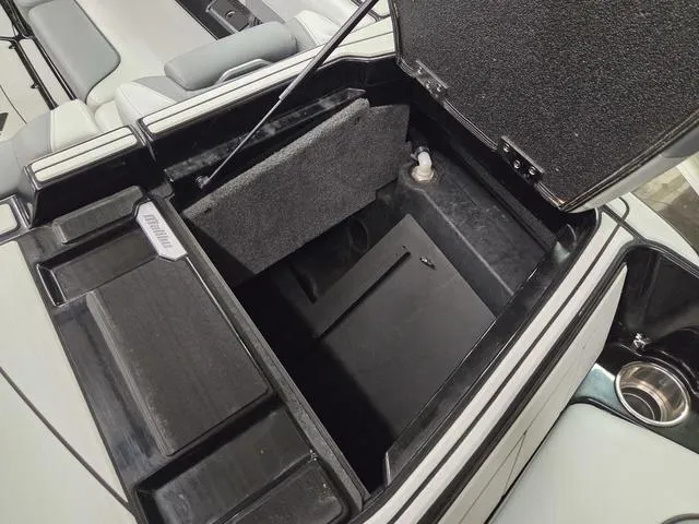 Slide: The Image of Malibu Wakesetter 23 LSV 2022 - 13