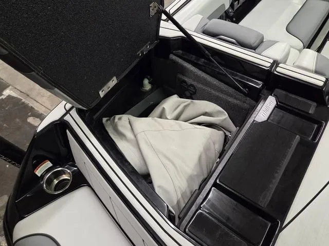 Slide: The Image of Malibu Wakesetter 23 LSV 2022 - 14