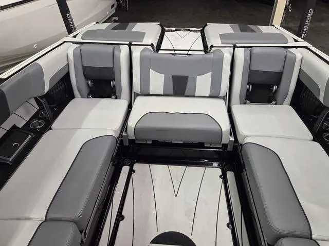 Slide: The Image of Malibu Wakesetter 23 LSV 2022 - 15