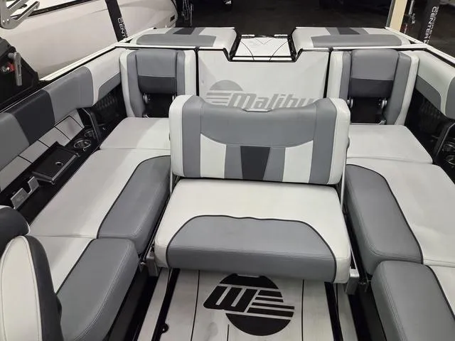Slide: The Image of Malibu Wakesetter 23 LSV 2022 - 16