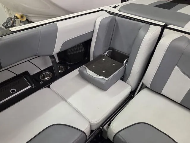 Slide: The Image of Malibu Wakesetter 23 LSV 2022 - 19