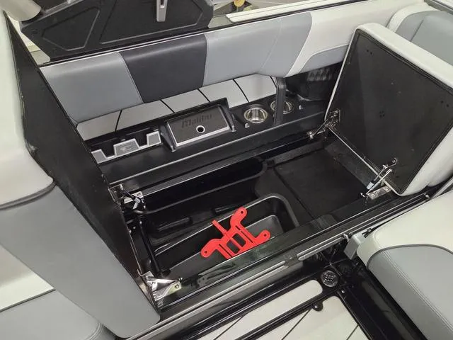 Slide: The Image of Malibu Wakesetter 23 LSV 2022 - 20